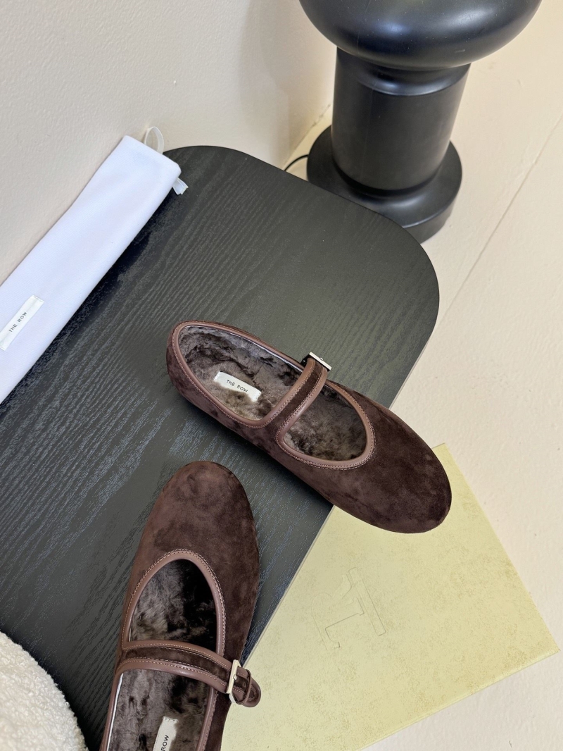 The R0w flat shoes